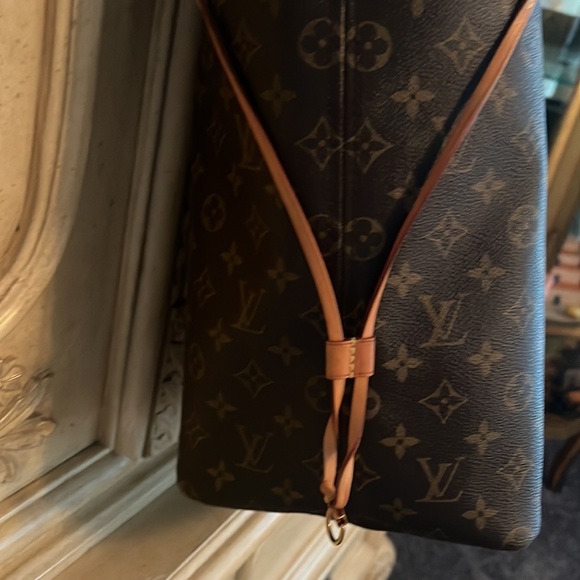 Gorgeous Neverfull GM in Peony - Picture 9 of 12